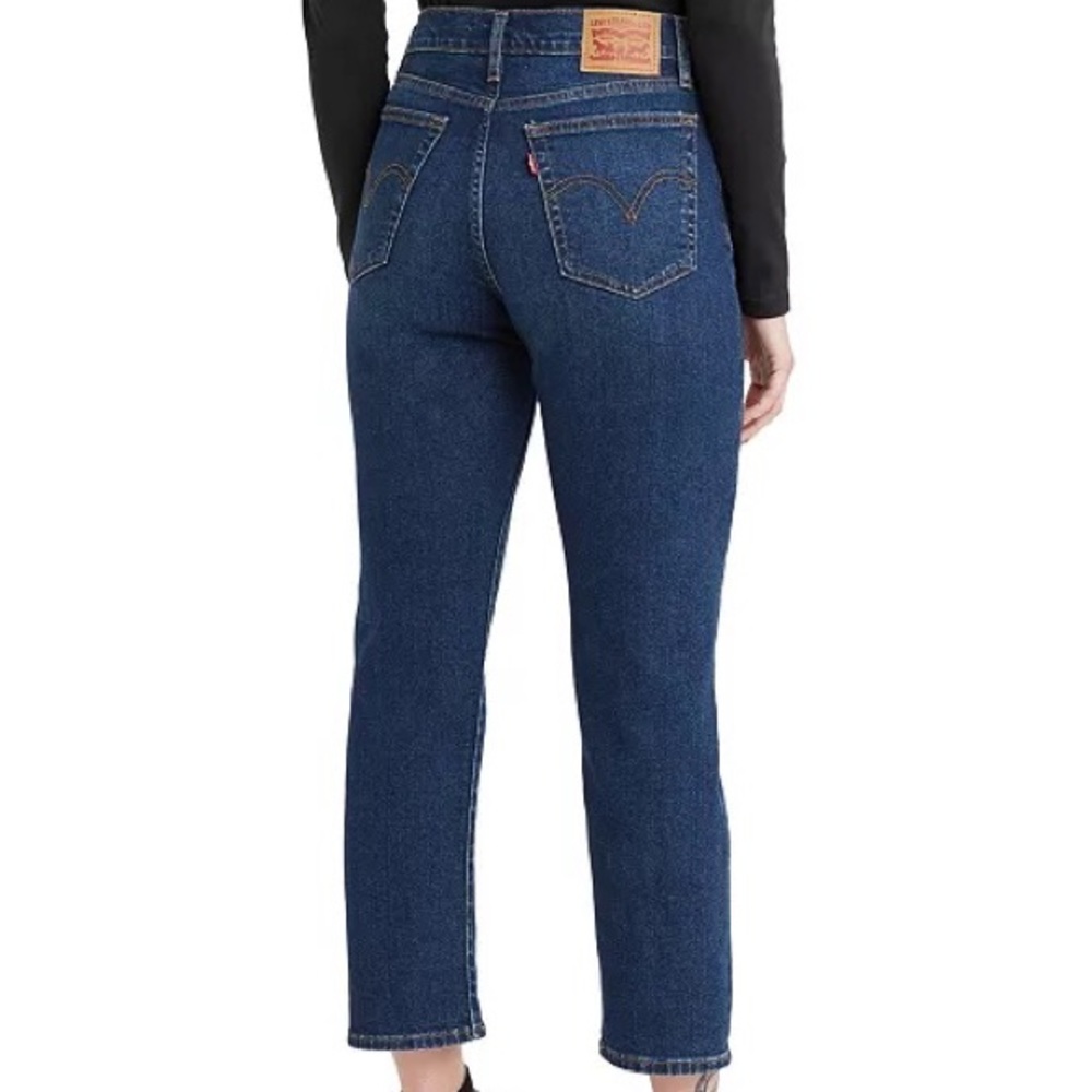 Women's Wedgie Straight-Leg Cropped Jeans